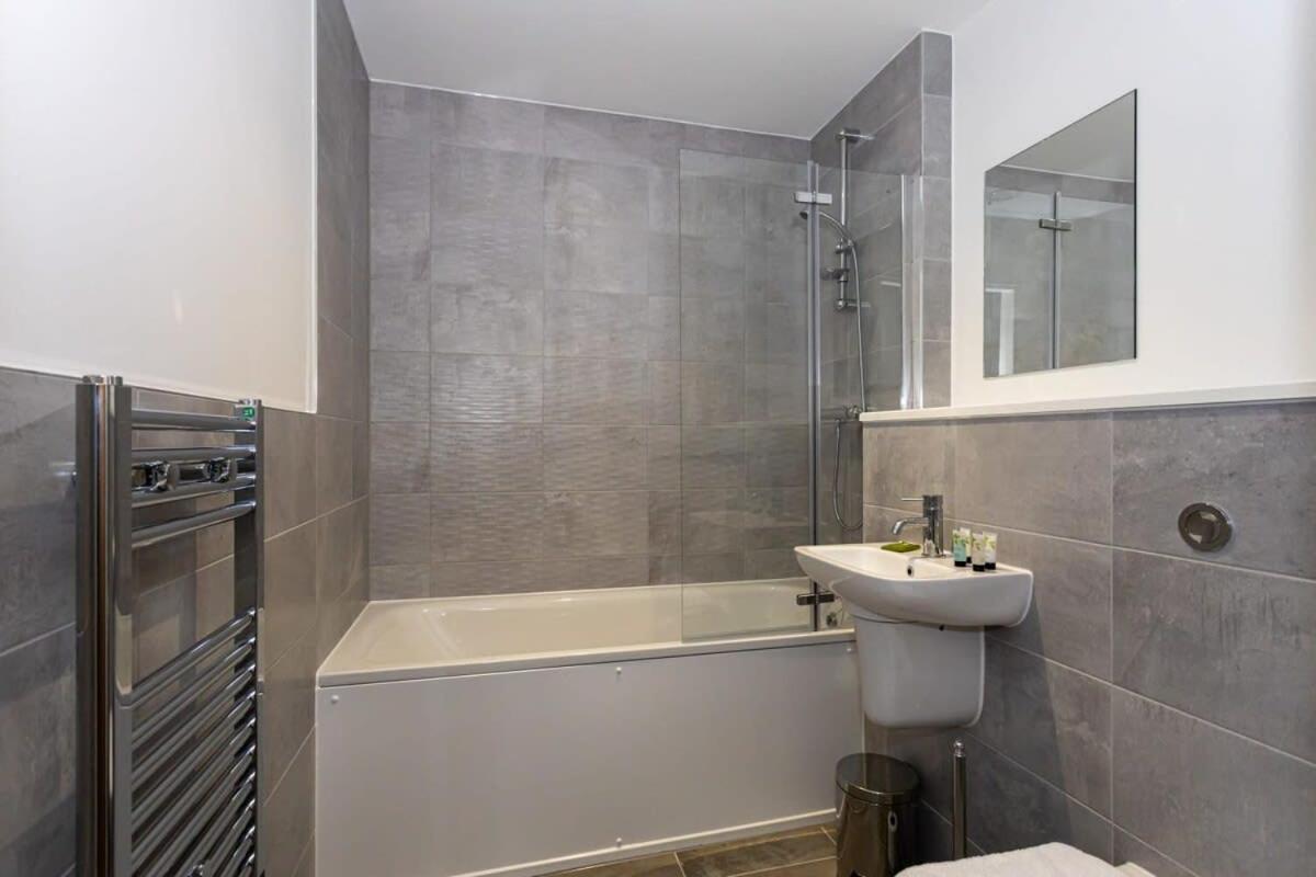 مانشستر Modern 2 Bed Salford Apartment Stunning Views المظهر الخارجي الصورة